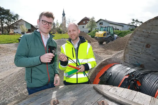Glasfaser für 2.680 Flachgauer Haushalte