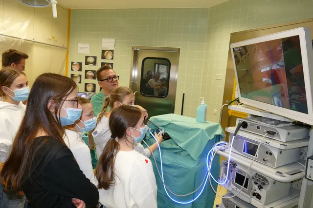 Im Operationssaal konnten die Besucher selbst Hand anlegen | Foto: Foto: Putz