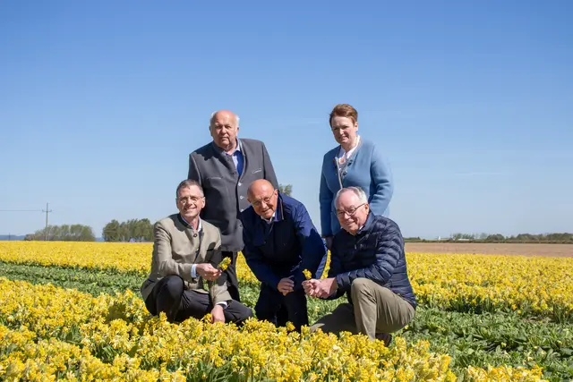 Robert Haidl , Andrea Wagner (hinten) Franz Tiefenbacher, Michael Popp, Stephan Pernkopf (vorne). | Foto: WALDLAND