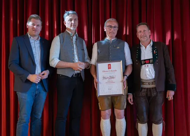 Silbernes Ehrenzeichen Martin Weger | Foto: T. Ausserlechner