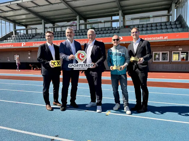 (v.l.) Vorstandsdirektor Rudolf Suttner (Raiffeisen Burgenland), Sportlandesrat Heinrich Dorner, Bürgermeister LAbg. Thomas Steiner, Meeting-Direktor Rolf Meixner und Helmut Baudis (Generalsekretär des Österreichischen Leichtathletikverbandes) | Foto: Stefan Schneider/MeinBezirk