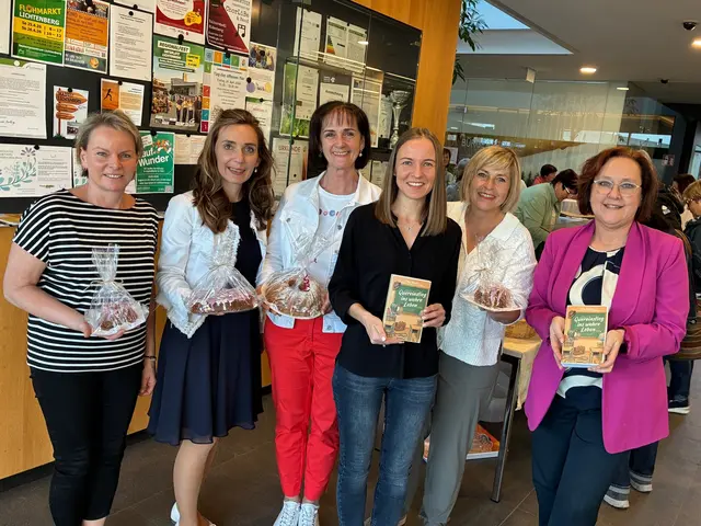 Neben dem Kuchenverkauf las die Lichtenberger Autorin Ella Stein auch ihrem Buch. | Foto: ÖVP-Frauen
