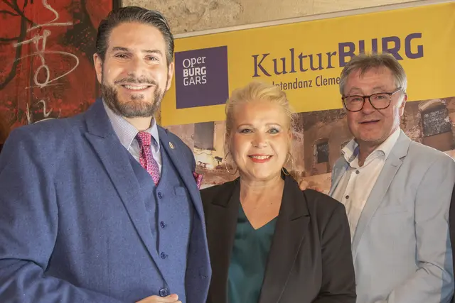 Auch Bürgermeister Martin Falk war Teil der großen Präsentation. | Foto: Jürgen Hammerschmid