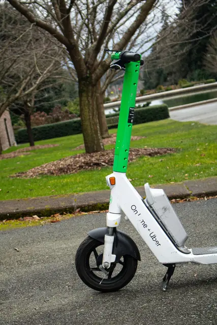 Getunter E-Scooter machte irrsinnige 83 km/h Spitze