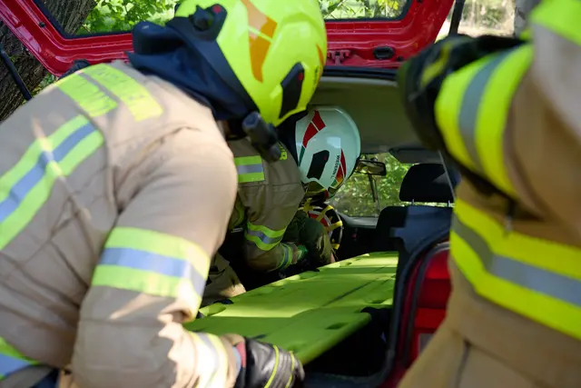 Rettung einer eingeklemmten Person nach einem Autounfall - das muss intensiv geübt werden. | Foto: Manuel Würtenberger