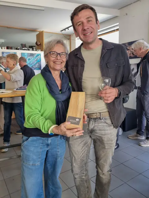 Künstlerischer Austausch Schweiz-Österreich: Mäggi Cueni mit Bildhauer Andreas Zerinschek | Foto: lichtsinn