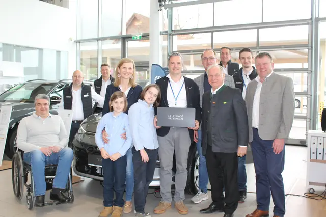 Anlässlich des Jubiläums veranstaltete das Autohaus Trummer ein genussreiches Frühstück im VW-Schauraum und begrüßte dabei Kunden, Freunde sowie zahlreiche Ehrengäste. | Foto: Autohaus Trummer