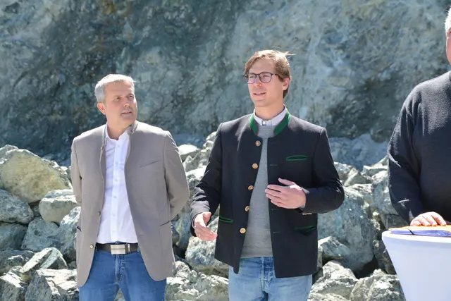 Bürgermeister Ewald Bürger und Christoph Lainer-Findeis (Vorstandsmitglied Fürst Esterházy´sche Privatstiftung Lockenhaus). | Foto: Rosenberger Victoria