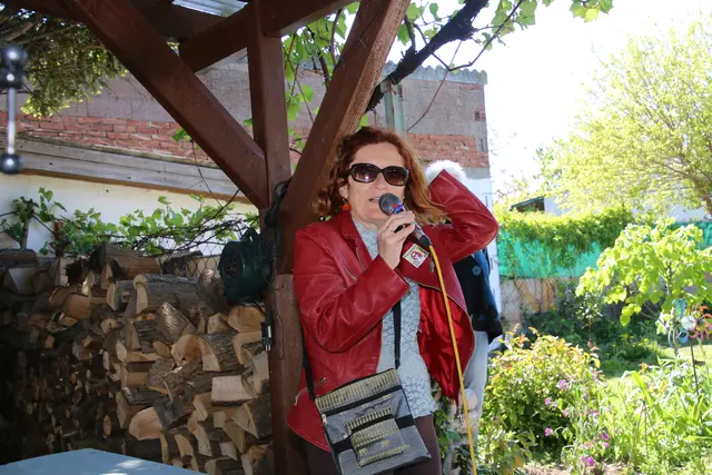 Ursula Mauric lebt seit 2014 gemeinsam mit ihrem Mann Valery Khomenko, einem aus der Ukraine stammenden Künstler, in Purbach. Hier haben beide nicht nur ihren neuen Lebensmittelpunkt, sondern im Kunstkreis-Purbach eine inspirierende Runde an Freunden und Gleichgesinnten gefunden. 