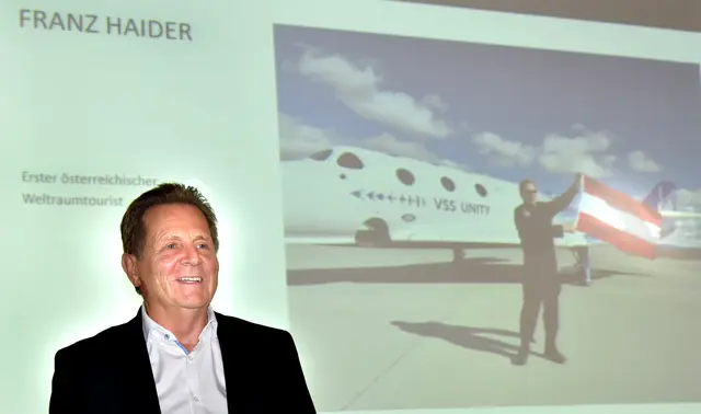 Franz Haider berichtete in Zellerndorf von seiner Reise ins Weltall. | Foto: Herbert Schleich