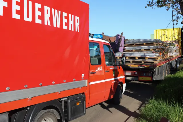Bei einem Brand am Betriebsgelände der Gebrüder Gratz in Edt bei Lambach wurden drei Personen verletzt. | Foto: laumat.at