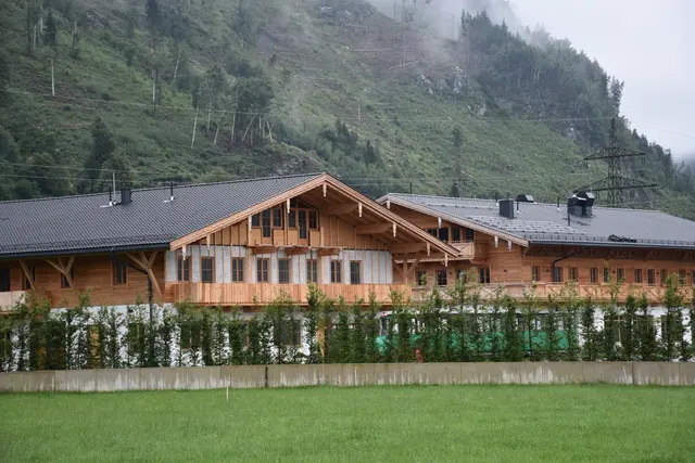 Der Aussiedlerhof in der Gemeinde Uderns ist ein komplexer Fall. Die Gemeinde will alles versuchen.  | Foto: Haun 