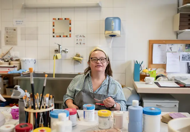 Bei Arbeit und Beschäftigung Liezen erwartet die Kundinnen und Kunden ein breites Feld an Tätigkeiten. Von der Keramikwerkstatt bis zur Betriebskooperation. | Foto: Jugend am Werk Steiermark/Miriam Raneburger