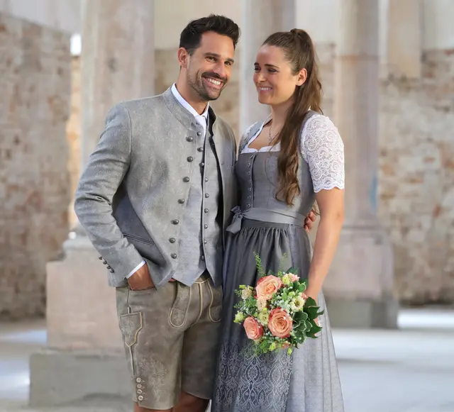 Die aktuellen Trends der Anlassmode zeigen: Immer wieder wird zur traditionellen Tracht gegriffen, jedoch beim Styling dann lockerer gedacht. | Foto: Foto Grafenegg