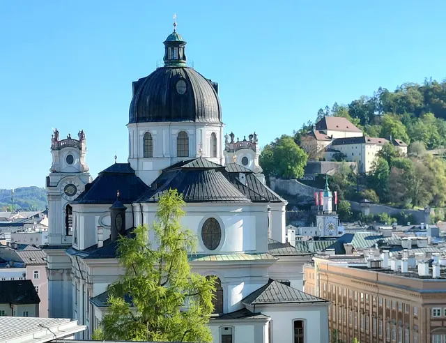 Kollegienkirche, auch Universitätskirche genannt, Rathaus und Kapuzinerkloster  | Foto: H.Bachinger