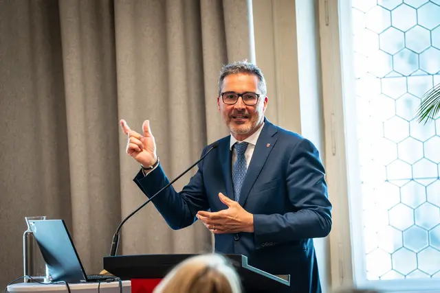 Südtirols Landeshauptmann Arno Kompatscher: „Mit der Euregio-Jobbörse wird ein gemeinsamer Arbeitsmarkt für Bürgerinnen und Bürger sowie Unternehmen der Euregio konkret erlebbar.“ | Foto: Land Tirol/Fitsch