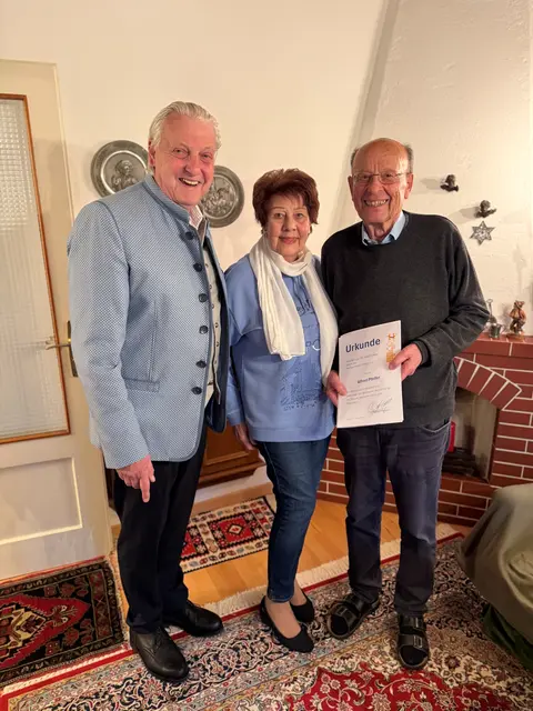 Bürgermeister Alfred Babinsky, Ingrid und Alfred Pfeifer. | Foto: Stadtgemeinde Hollabrunn