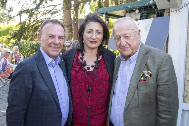 Gerald Bischof, Veronica Kaup-Hasler, Rudolf Klingohr (v.l.) bei der Enthüllung. | Foto: Jürgen Hammerschmid