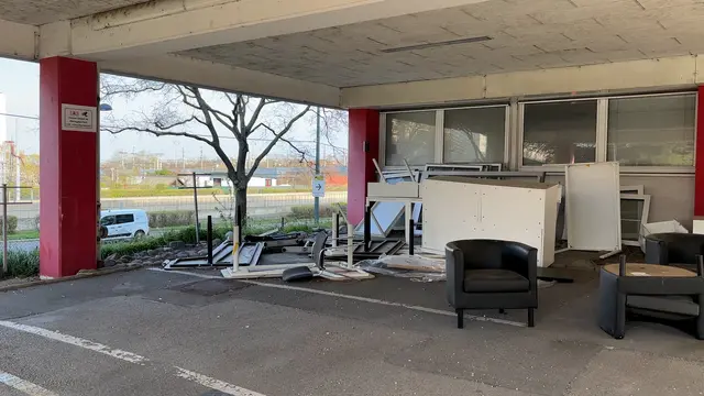 Die ehemalige Druckerei befindet sich in einem "abbruchreifen Zustand".  | Foto: Kaja Jerabek/MeinBezirk