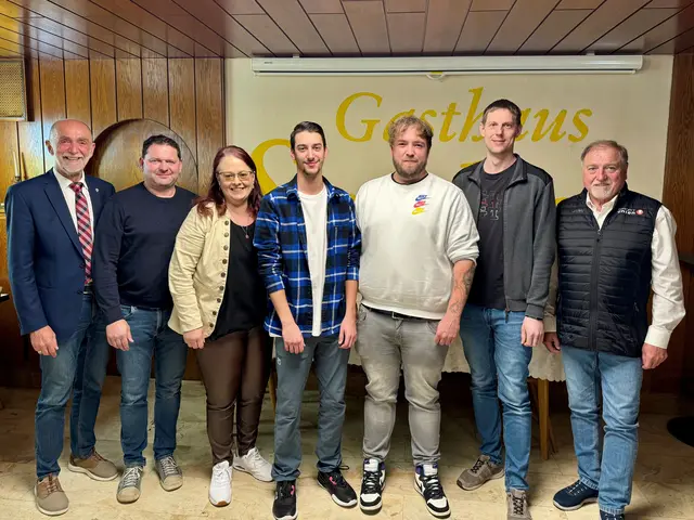 Bgm. Josef Schaden, Kassierinstellvertreter Severin Macho, Kassierin Monika Huber, Obmannstellvertreter Gabriel Prinz, Obmann Lukas Schaden, Schriftführer Georg Blauensteiner, Präsident der Sportunion Niederösterreich Raimund Hager | Foto: Gemeinde Schweiggers