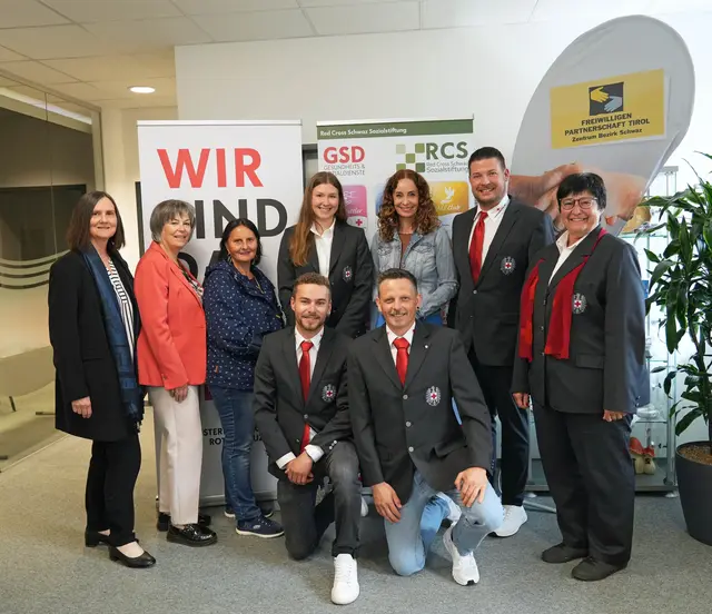 LRin Pawlata beim Projekt "Freiwilligkeit in den Gesundheits- &amp; Sozialen Leistungsbereichen des Roten Kreuzes Schwaz" in Schwaz | Foto: Land Tirol/Dorfmann