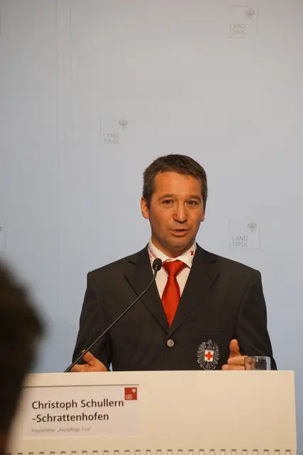 Christoph Schullern-Schrattenhofen ist Projketlieter "Akutpflege Tirol". | Foto: MeinBezirk/SPRENGER