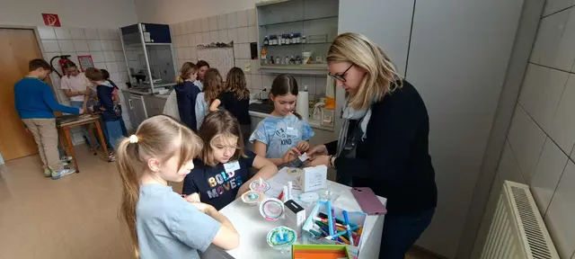 In der Apotheke zur heiligen Barbara in Mitterdorf wurde fleißig experimentiert.  | Foto: Naturfreunde Mitterdorf