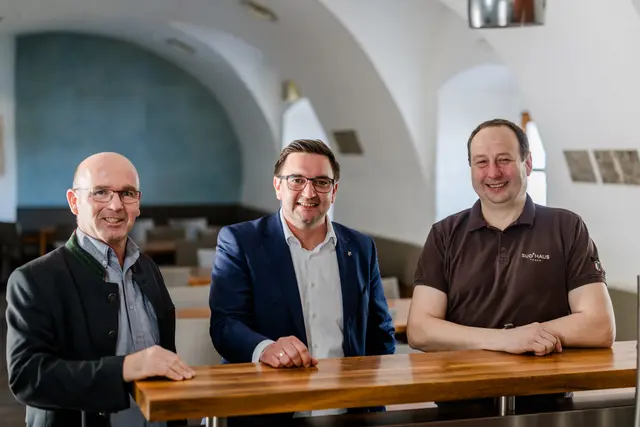 Mit der Beschlussfassung des Pachtvertrages ist die Zukunft der Gastronomie im Schloss Traun mit Robert Mader endgültig fixiert. | Foto: elephant 5