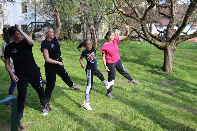 Rhythmus und Bewegung beim Hip-Hop-Dance-Workshop.