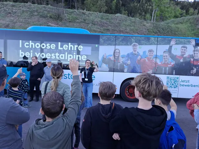Bei der Bustour rund ums Werk der Voestalpine Donawitz ging es auch hinauf zur Schlackendeponie. | Foto: MeinBezirk/Astrid Moder
