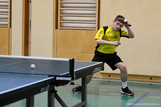 Sebastian Brausteiner mit perfekter Technik. | Foto: Union Horn - Sektion Tischtennis