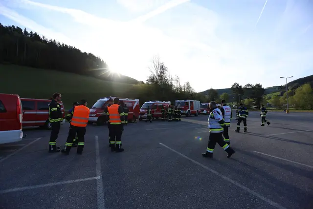Insgesamt 366 Einsatzkräfte mit 63 Fahrzeugen trainierten im Bereich Kirchschlag in der Buckligen Welt die Wasserversorgung und Waldbrandbekämpfung in unwegsamem Gelände. | Foto: Bezirksführungsstab Wr Neustadt S5, Tobias Hübl, Teilnehmende Feuerwehren