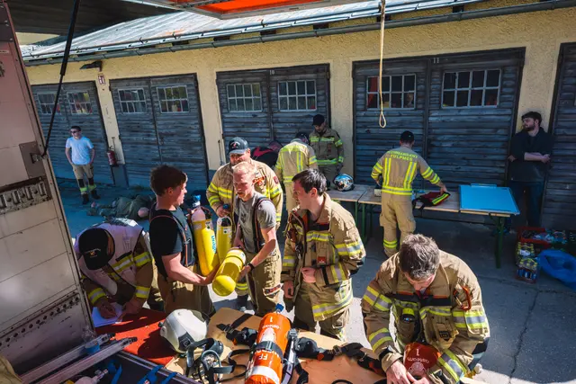 Die Luftflaschen wurden direkt nach dem Einsatz getauscht. | Foto: Pernsteiner