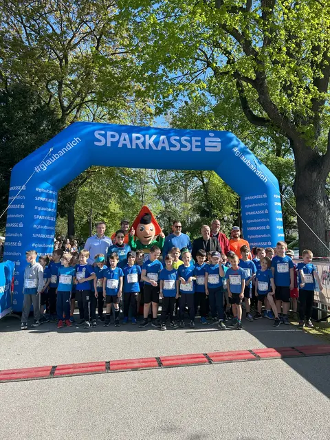 990 Schüler erliefen über 1.000 Euro in Wiener Neustadt