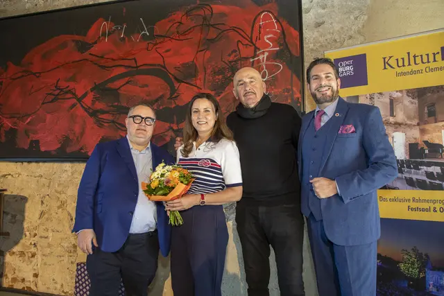 Werner Trenker (Unternehmer MED TRUST &amp; Kunstmäzen) mit Lebensgefährtin Sonja Zsolnai-Kasztler (Juristin und Sammlerin), Hannes
Mlenek, und Clemens Unterreiner. | Foto: Jürgen Hammerschmid
