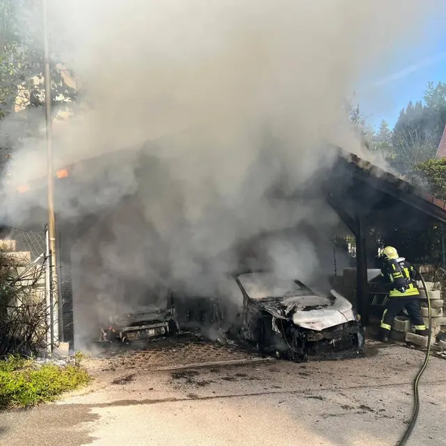 Am Sonntag brannte es im Bereich der Kreuzung Eisenhütte/Am Ölberg in Kierling. | Foto: FF Kierling