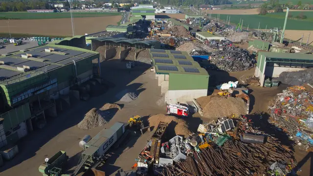 Bei einem Brand am Betriebsgelände der Gebrüder Gratz in Edt bei Lambach wurden drei Personen verletzt. | Foto: laumat.at