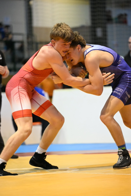 Kein Zentimeter geschenkt: Moritz Schober (AC Vollkraft Innsbruck, li.) im Kampf um Bronze beim Austrian Open U15 in Steinbrunn. | Foto: B. WALDER