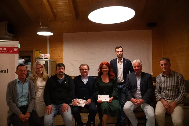 Die Teilnehmerinnen und Teilnehmer der Podiumsdiskussion beim VP-Themenabend in Tulfes. | Foto: Tiroler Volkspartei 