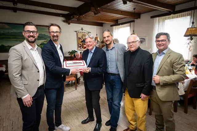 Der ehemalige Landeshauptmann Peter Kaiser (3.v.l.) war bei der Jahreshauptversammlung des SK ASKÖ Greuth im März mit dabei. | Foto: SK ASKÖ Greuth