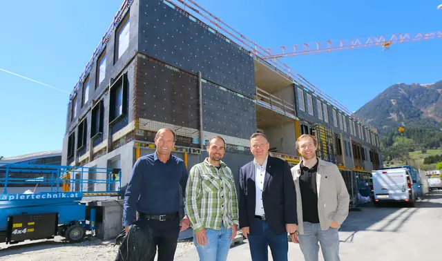 Derfeser Büroneubau voll im Zeitplan