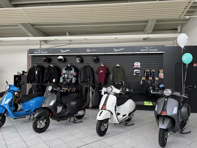 Im Sortiment sind die Kultmarken Vespa, Moto Guzzi und Piaggio.  | Foto: MeinBezirk/Bernhard Engelmann