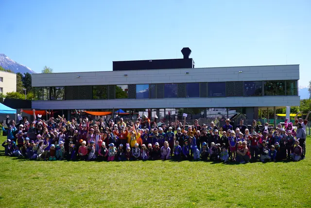 132 Kinder versammelten sich an diesem Tag in Völs.  | Foto: AMG