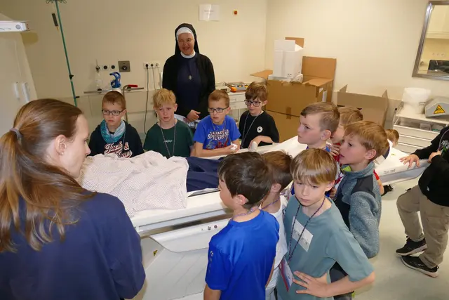 Oberin Sr. Mirjam Schmedler führte selbst mehrere Gruppe durch das MKH | Foto: Foto: Putz