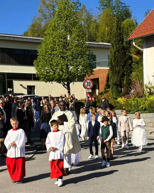Pfarrer Didacus Chima Ilo zelebrierte nach dem Festzug in die Kirche den Gottesdienst und rückte weniger das große Wort als die stille Bedeutung dieses Tages in den Vordergrund. | Foto: Franz Gruber