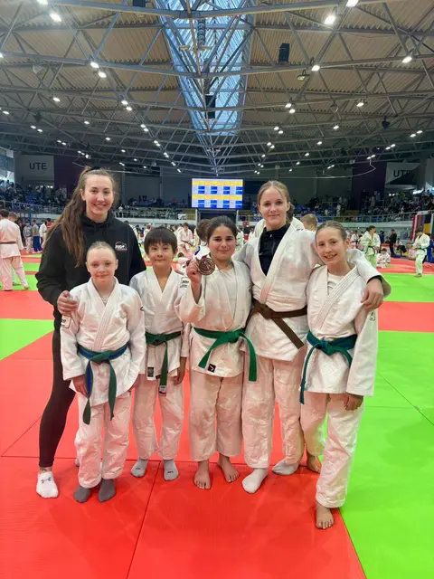 v.l.n.r.: Trainerin Marlene Hunger, Magdalena Klöckl, Felix Fischer, Liya Yildirim, Ilvie Brunner, Lara Strebinger | Foto: Judoclub Wimpassing Sparkasse