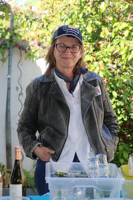  Susanne Prassl, geboren in Wien - lebt seit 2001 Wohnsitz im Burgenland und Wien. Studium an der Universität für Musik und darstellende Kunst in Wien. Lehramt für Musikerziehung und Instumentalmusikerziehung Klavier und Gesang mit Unterrichtstätigkeit an Wiener Gymnasien. Lehrbeauftragte an der Universität für Musik und darstellende Kunst und Schulbuchautorin. Bis 2023 Musik- und Instrumentalmusikpädagogin für Klavier und Gesang an der Pädagogischen Hochschule Wien.