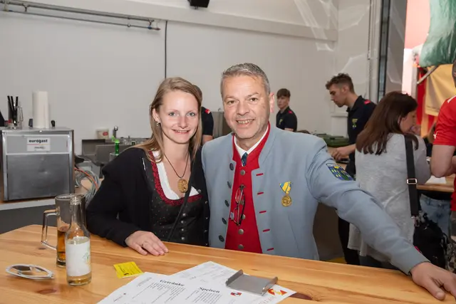 Cornelia und Postenkommandant von Schwarzau Alfred Schlager. | Foto: er