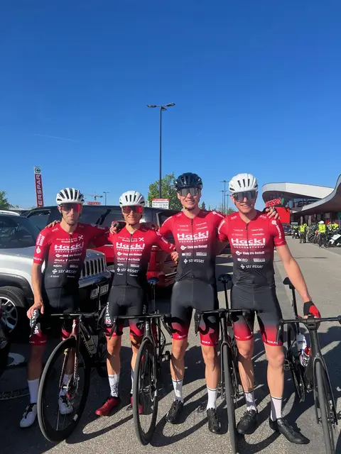 Rene Pammer, Christian Oberngruber, Daniel Oberngruber und Florian Bauer (v .l.) beim Rennen in Wels. | Foto: next125 Hackl-Lebensräume