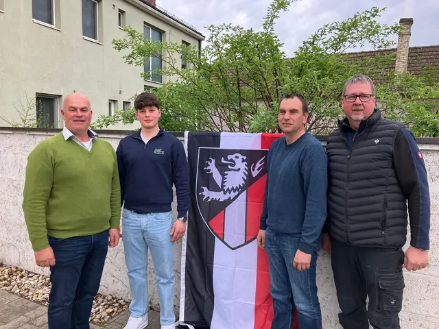 Bürgermeister verabschiedet Jugendliche für Stellung in St. Pölten